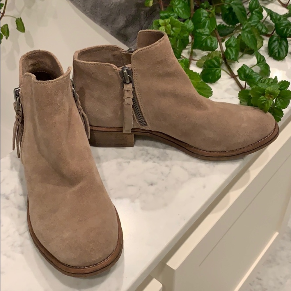 Dolce vita suede booties 😍